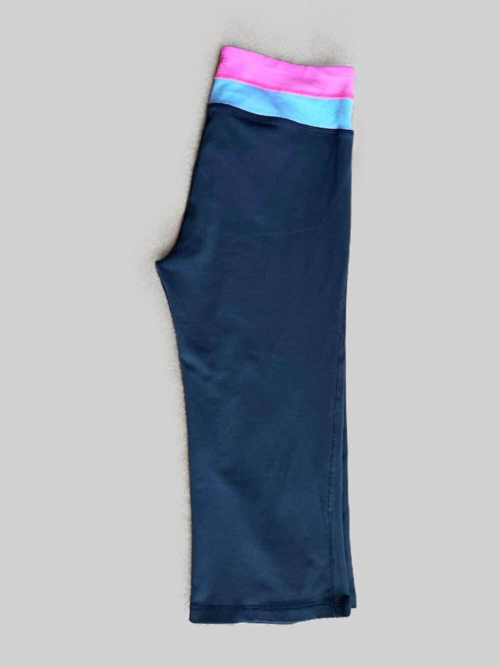 Thick Capri Workout Pants – Colorblock Waist – Size M